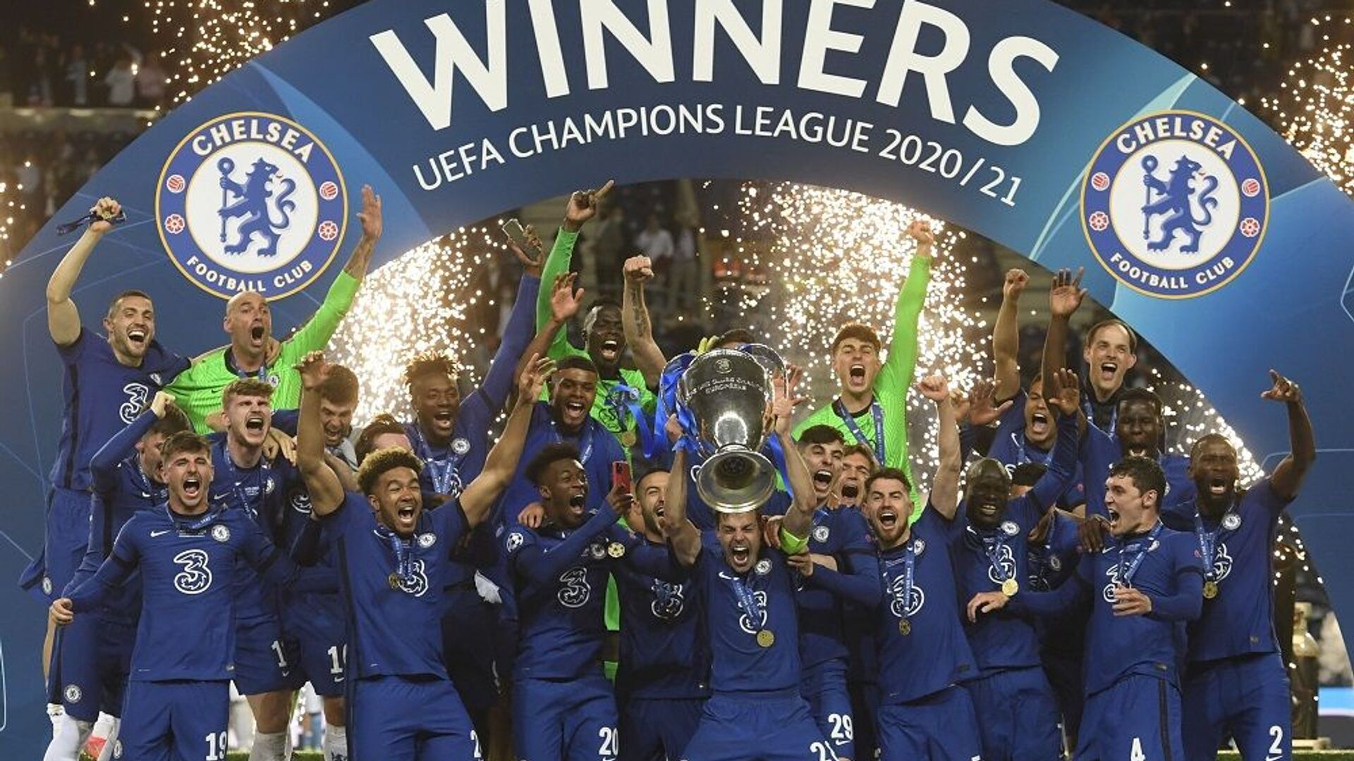 瓜迪奥拉应对大巴战术与赛程压力：足球哲学下的团队挑战